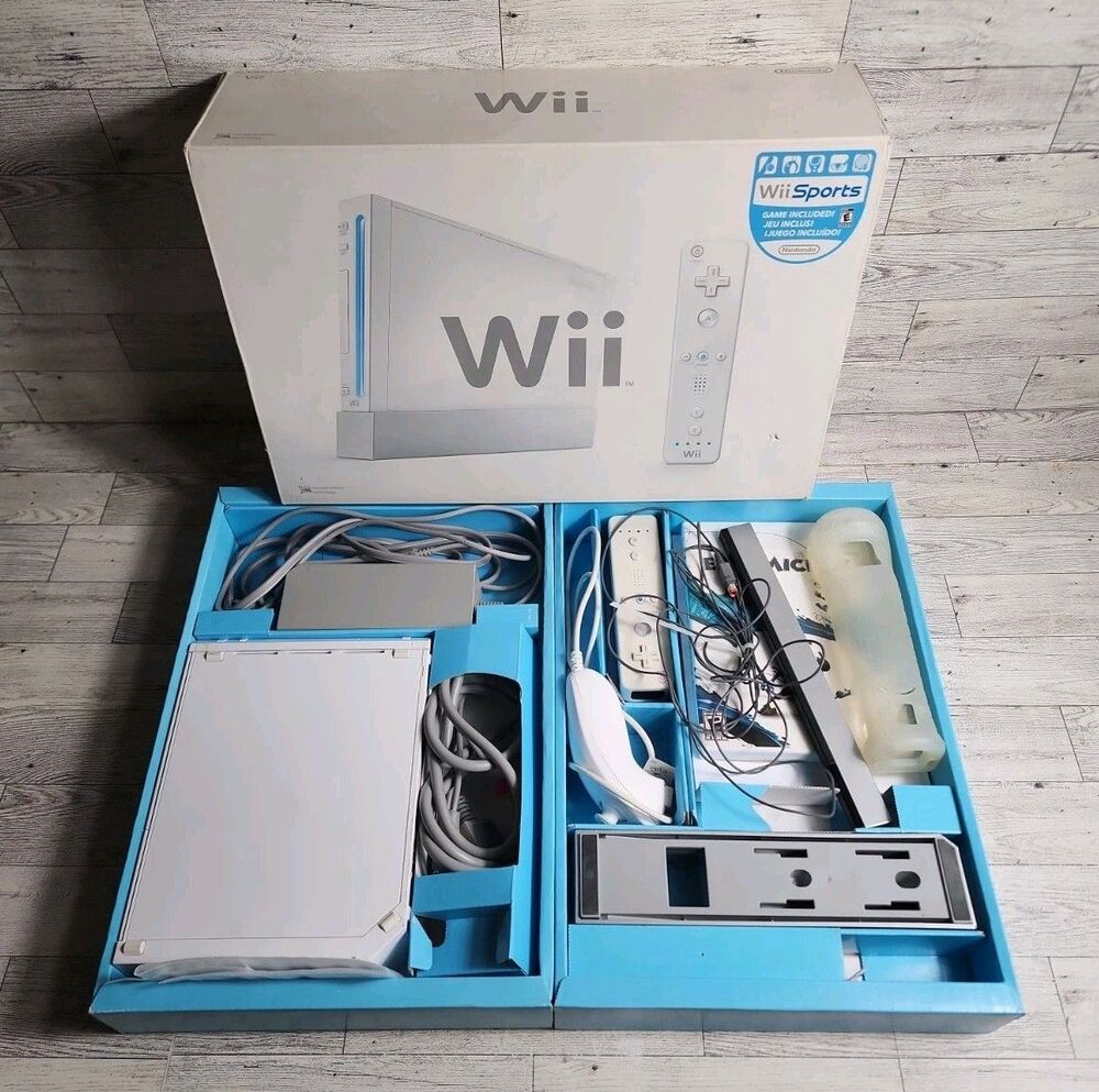 Vintage Nintendo Wii Console Bundle White RVL-001 w/ Original Box & Game 2006